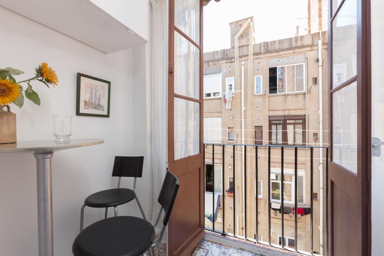 Aparteasy - Central Gracia Apartments Барселона Екстериор снимка